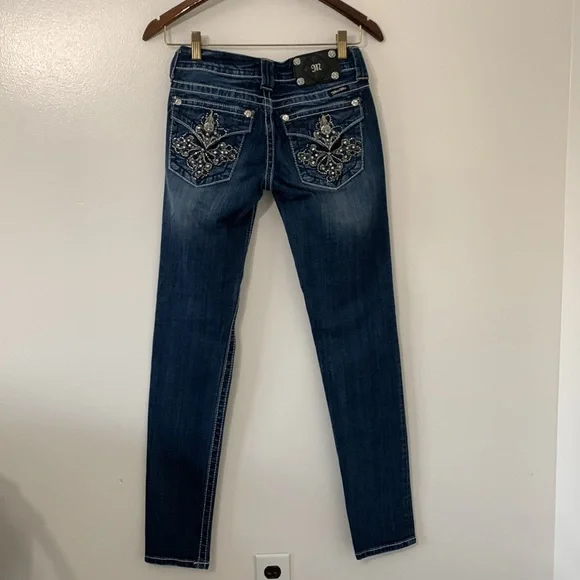 Miss Me Embroidered & Embellished Rhinestones Pockets Blue Denim Skinny-26 - Picture 3 of 14